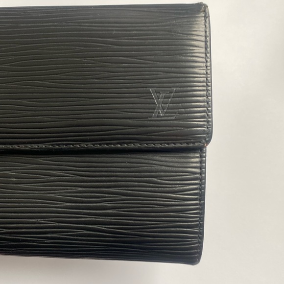 Louis Vuitton Black EPI Leather Sarah Wallet -Authenticated - Picture 7 of 16